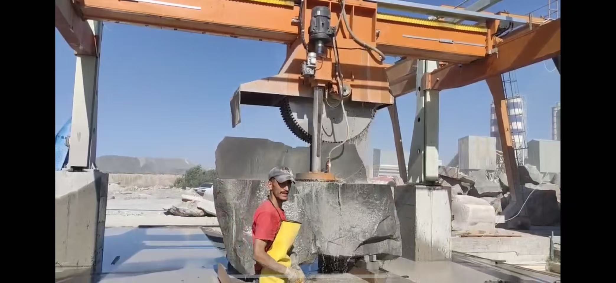 آخرین مورد شرکت 4 ستون ماشین برش بلوک چند تیغه در ارمنستان